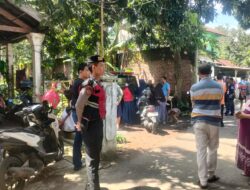 Patroli Sat Samapta Polres Bondowoso gercep menerima laporan pohon tumbang oleh masyarakat